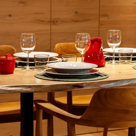 Apartman Maison Mont Blanc, Brand New Ideal For 4, Private Parking, Walking From Center *