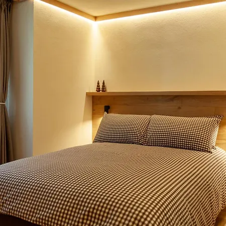 Maison Mont Blanc, Brand New Ideal For 4, Private Parking, Walking From Center